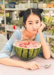 娱乐吃瓜酱还伞,揭秘明星遮阳伞背后的时尚风云